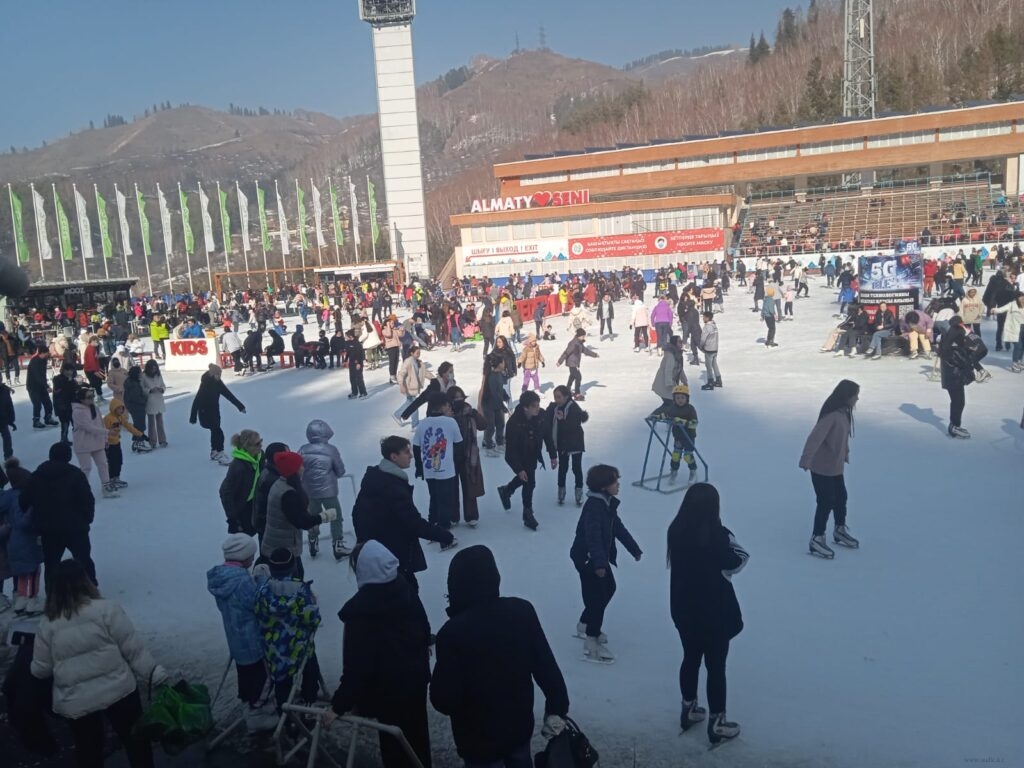 Наши студенты на СК Медеу